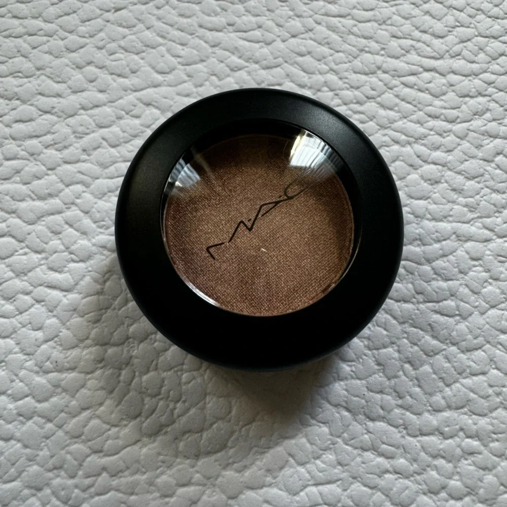 MAC Veluxe Pearl Eyeshadow All That Glitters